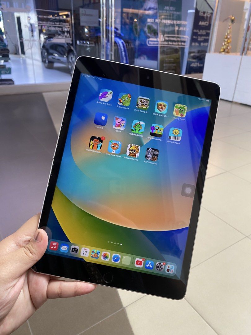 IPAD 9TH GEN 64GB (Category: iPad) located in Kawit. Submitted by zensstuffs (Listing ID 1462570359, Image 2). Description: 9000 open tawad sa sure buyer pwede din swap sa may add IPAD 9TH GEN 64GB Wifi Use Madami ng apps naka download ready to use na Issue: No reset/update , Home button may assistive touch naman.