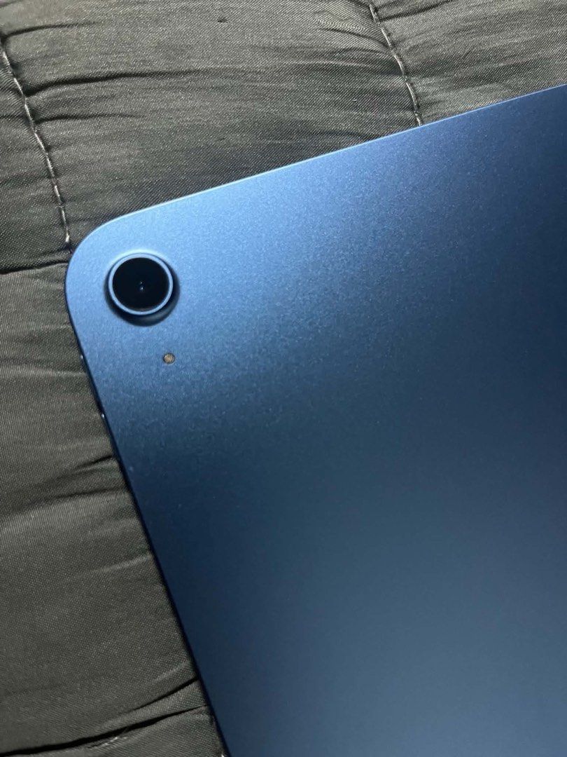 iPad A16 11th Generation — 256gb (Category: iPad) located in Caloocan City. Submitted by gerr1my (Listing ID 1462588222, Image 3). Description: Inclusions: Box, Original Charger, Free Pen and Case 100% BH 46CC 2 months usage Minor scratches because of pen .