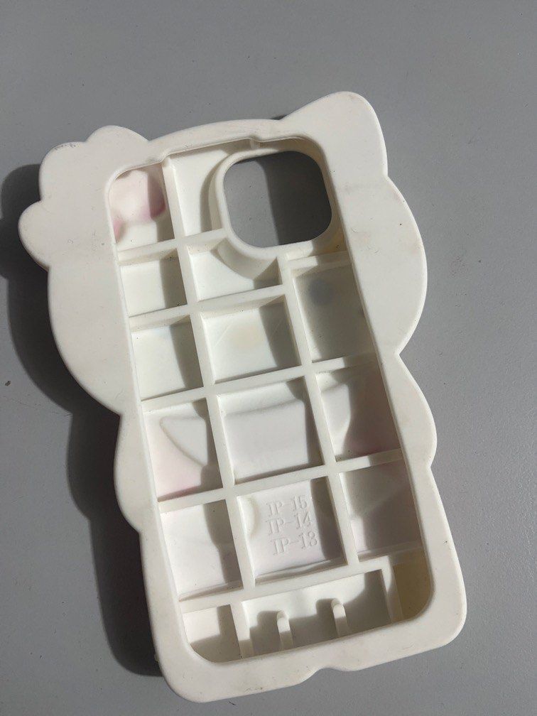IPHONE 13 HELLO KITTY SILICONE CASE (Category: iPhone 13 Series) located in Makati City. Submitted by girlydy (Listing ID 1462647860, Image 2). Description: .