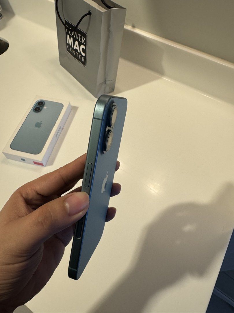 Iphone 16 (Category: Other Mobile & Gadget Accessories) located in Manila. Submitted by jerrichdivinagracia358 (Listing ID 1462551444, Image 3). Description: Iphone 16 128gb "Blue" Unit only without charger 82% Battery Life P30,000 only fixed. Message me if interested Katipunan, Quezon City.