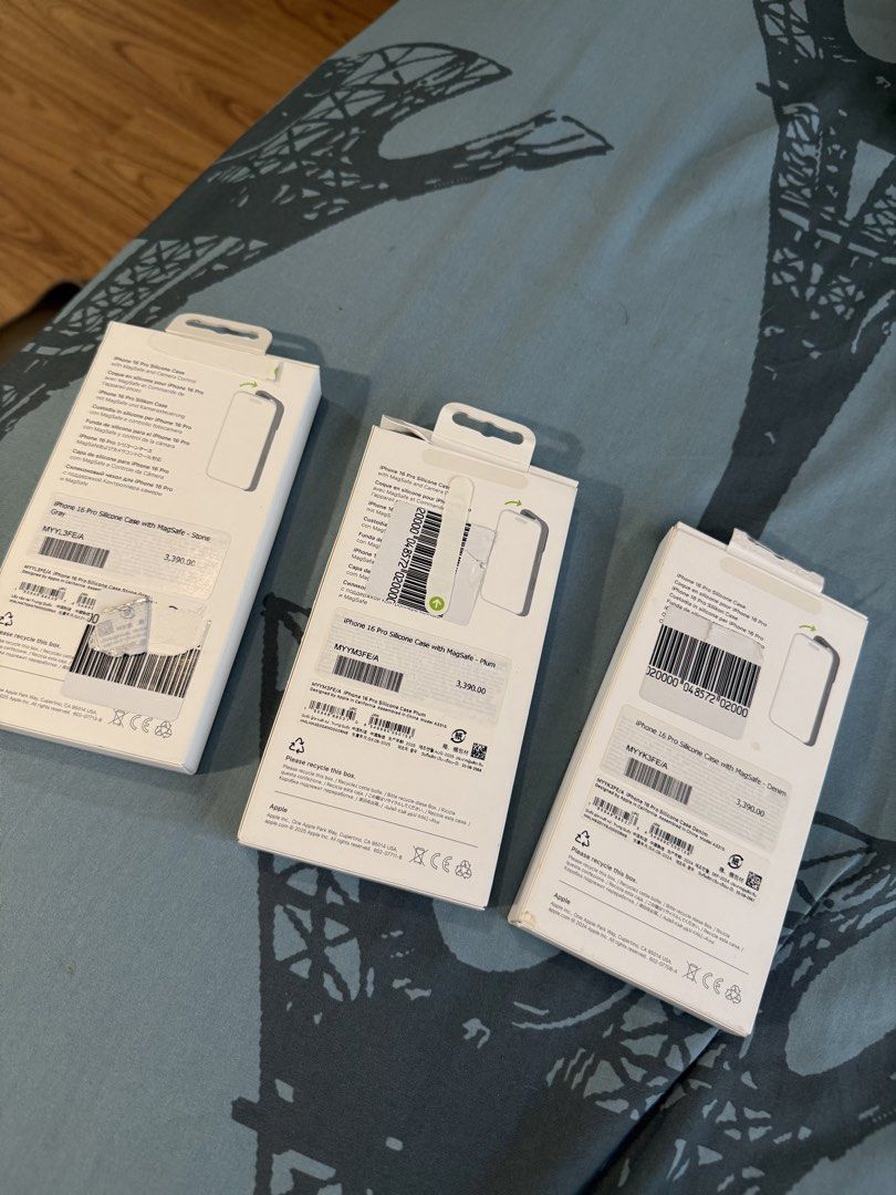 iPhone 16Pro Case (Category: Cases & Sleeves) located in Mandaluyong City. Submitted by jamesy006 (Listing ID 1462551442, Image 2). Description: All original. Bought it from PowerMac Center Take all for 1200 Super slightly used.