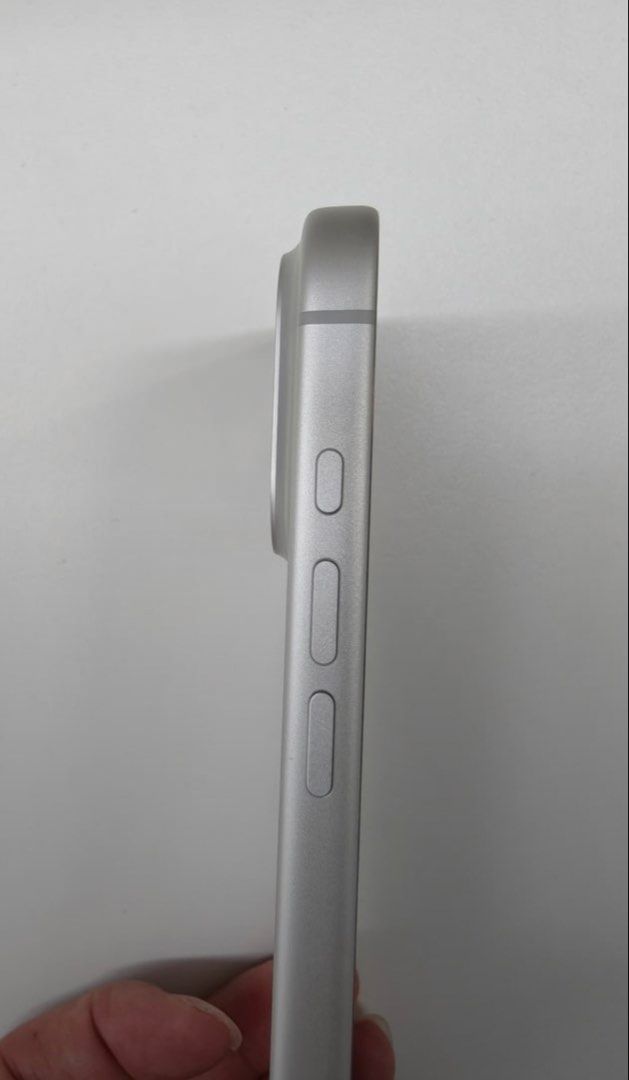 Iphone 17 Pro Max (512gb Silver Globe locked) (Category: iPhone 17 Series) located in Manila. Submitted by bryburr (Listing ID 1462592436, Image 3). Description: Selling my barely used Iphone 17 Pro Max. Unit is complete with box etc. Battery is 100% no scratches and in perfect condition.