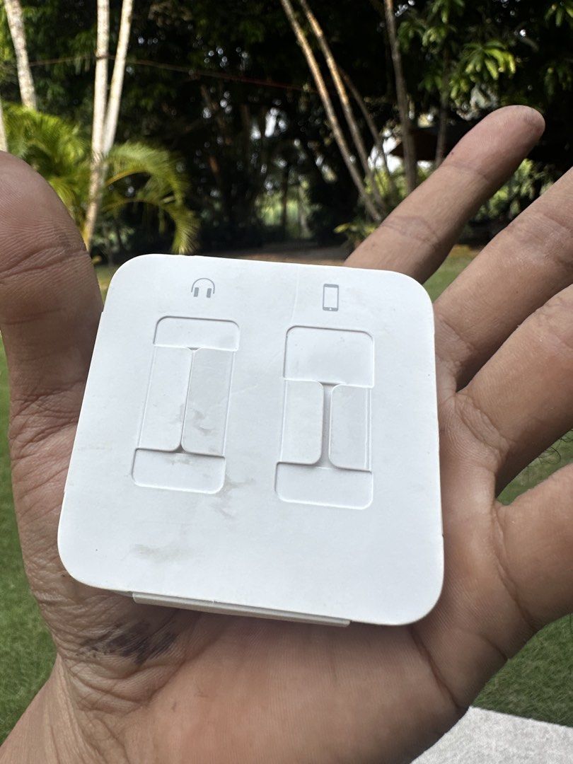 iPhone earphones - Lightning never been use (Category: Earphones) located in Tacurong. Submitted by locationtacurongcitymindanao (Listing ID 1462574938, Image 3). Description: .