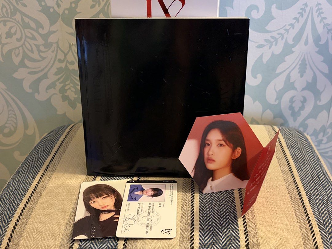 IVE Single Album ELEVEN (Category: CDs & DVDs) located in Manila. Submitted by sc.moo04 (Listing ID 1462654385, Image 1). Description: - sold as set.