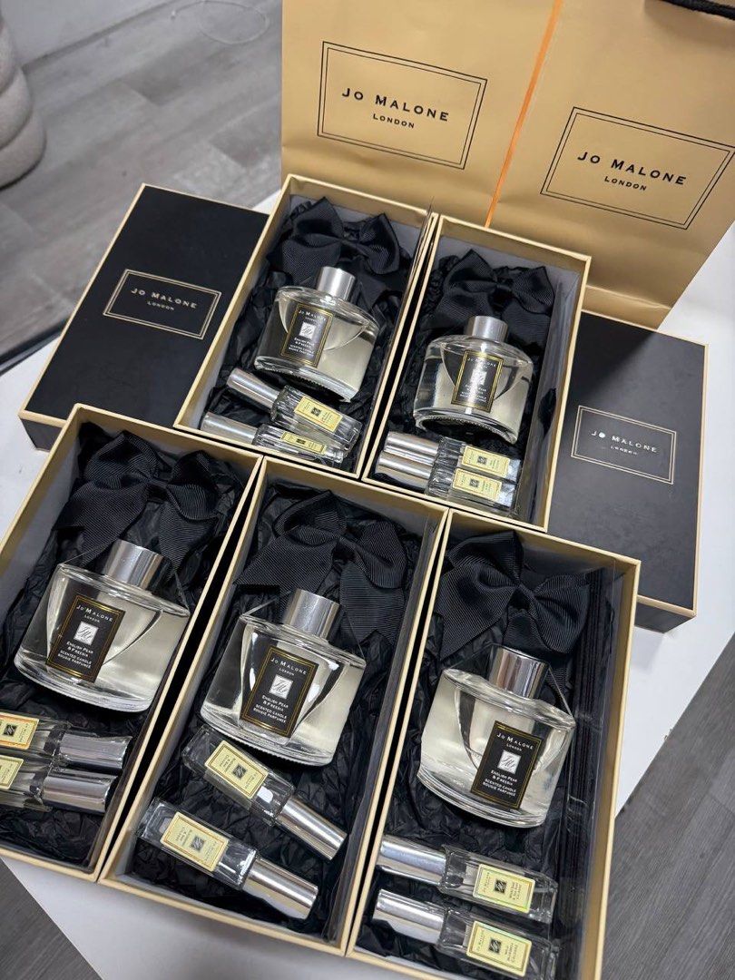 J0mal0ne diffuser (Category: Home Fragrance) located in Manila. Submitted by mypshopp (Listing ID 1462480652, Image 2). Description: ENGLISH PEAR & FRESIA | DIFFUSER ✨🤍 🧷 with free 2 JM Mini Perfumes (random scent only, iba iba laman niya na mga mini perfume mga sis) 🧷 comes with box and paper bag .