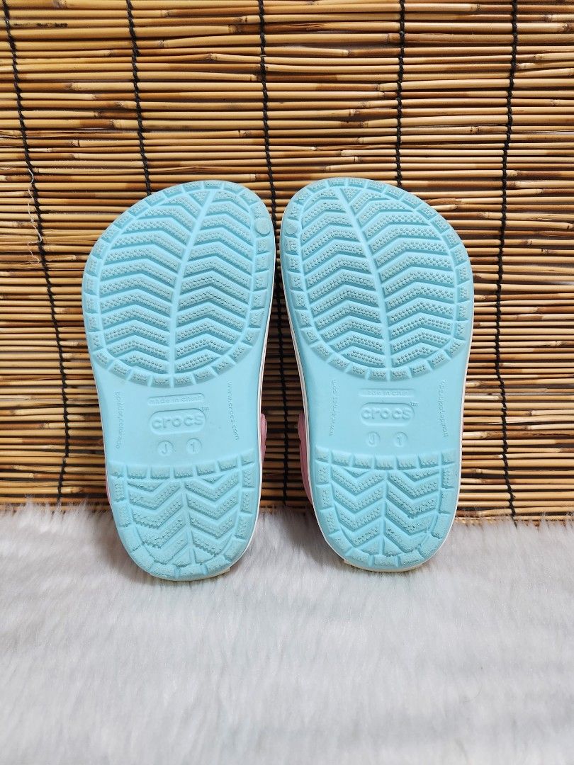J1- Preloved Original Crocs for kids (Category: Babies & Kids Fashion) located in Navotas City. Submitted by FluffyFeet (Listing ID 1462645607, Image 3). Description: NEW ARRIVAL❗️ This is a PRELOVED ORIGINAL CROCS FOR KIDS❗️❗️ Please managed you expectations ❤️ 📌 Strictly MINE NOW, PAY NOW ONLY❗️ (Unless suki na po na maayos kausap at iwas cancellation) 📌 You may ask for other photos before placing order/s STRICTLY NO RETURN, NO EXCHANGE UNLES
