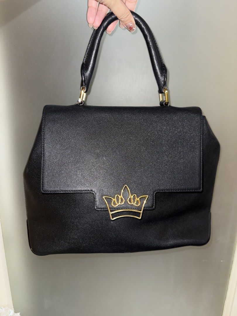 J. Estina Top Handle 2-way bag (Category: Shoulder Bags) located in Makati City. Submitted by amos411 (Listing ID 1462459247, Image 1). Description: Original J.Estina 2-way bag Size: Med to Large No issues or flaws RFS: decluterring, rarely used.