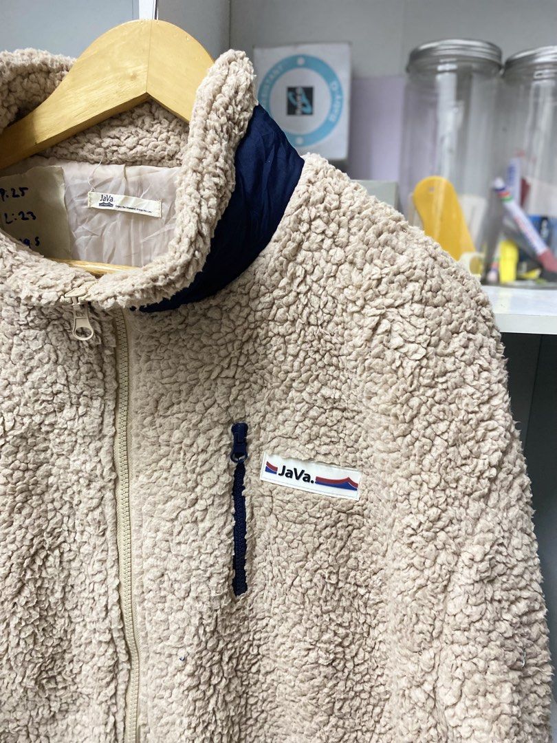 Jacket Flecee Java Games (Category: Coats, Jackets and Outerwear) located in Merbok. Submitted by aziz1995 (Listing ID 1462625809, Image 2). Description: Condition lawa bebas koyak pin hol Pit Di Gmbr…Sila Refer pic yg trsedia Item telah Di basuh dngn lawa nya Detail smua di gmbr Sila tngk2 yea Tq.