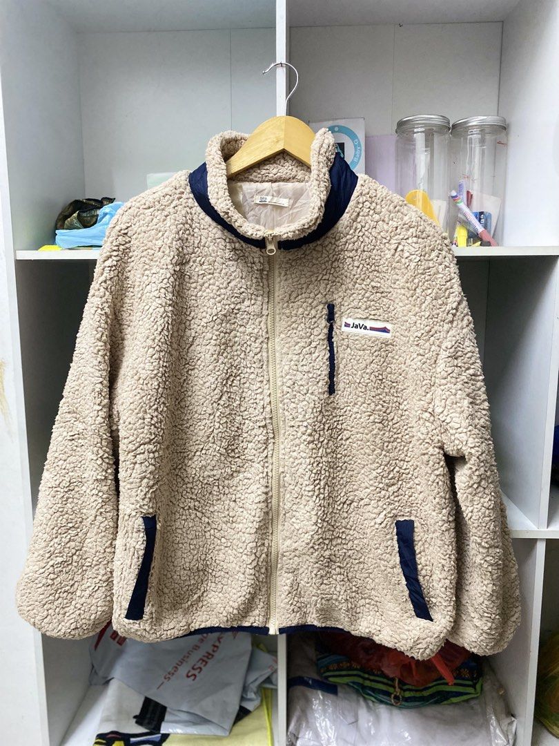 Jacket Flecee Java Games (Category: Coats, Jackets and Outerwear) located in Merbok. Submitted by aziz1995 (Listing ID 1462625809, Image 1). Description: Condition lawa bebas koyak pin hol Pit Di Gmbr…Sila Refer pic yg trsedia Item telah Di basuh dngn lawa nya Detail smua di gmbr Sila tngk2 yea Tq.