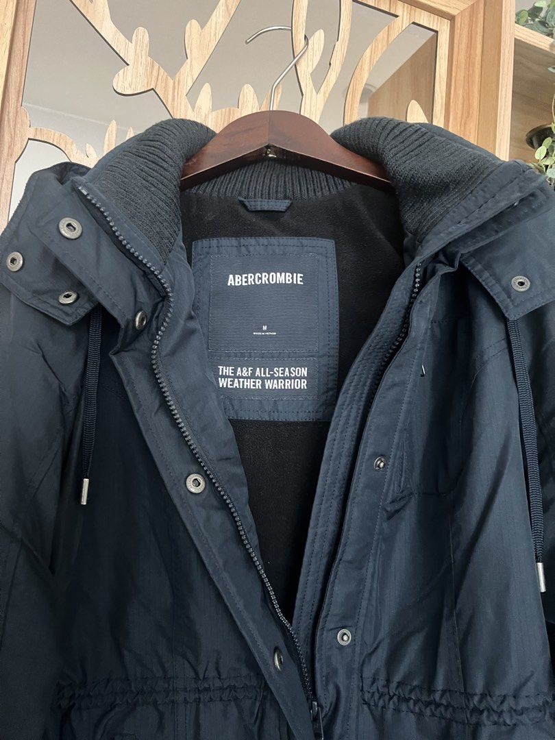 Jackie （分類：外套及戶外衣服）位於 Hong Kong。 由 youwantit 提交（商品編號 1462557521，圖片 3）。簡介： Navy color 43cm shoulder 53cm Chest 63cm length 。