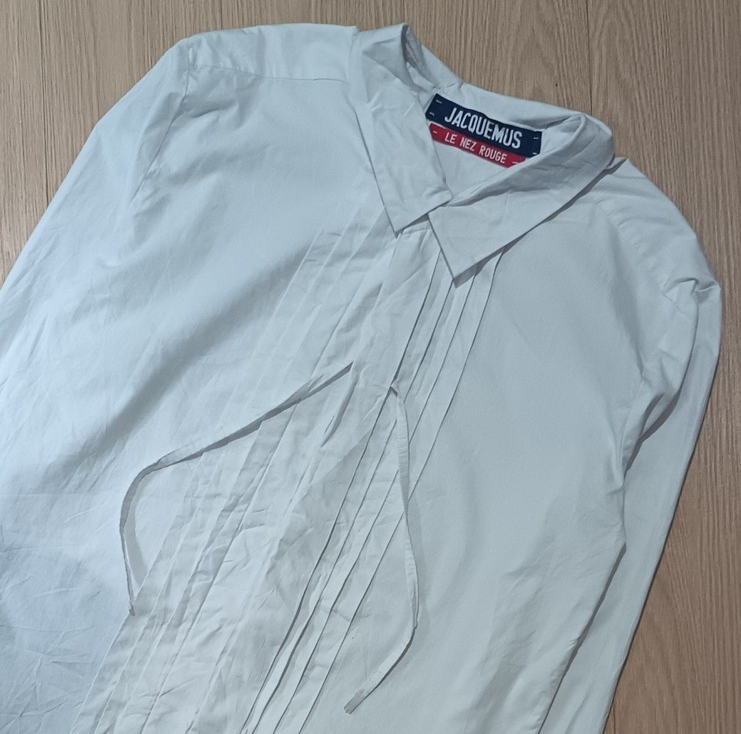 JACQUEMUS "LE NEZ ROGUE" BUTTON DOWN LONGSLEEVE - SIZE 30 (Category: Activewear) located in Cavite. Submitted by marcuz.lifestyle (Listing ID 1462508803, Image 3). Description: WIDTH:22.5 LENGTH:30.5 VERRYGOOD CONDITION NO ISSUE COLOR RATE:9.5/10 MOP:GCASH DELIVERY COURIER:JNT LOCATION:IMUS CAVITE.