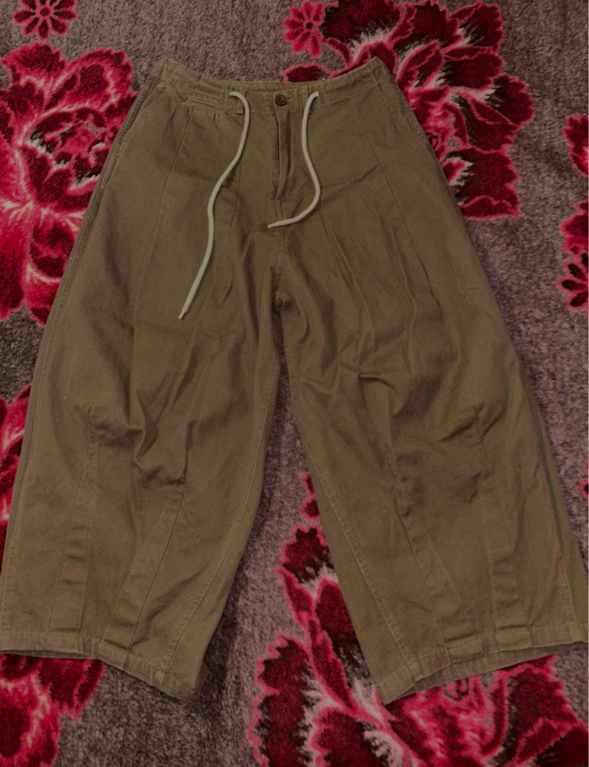 Japanese Construction Baggy Pants (Category: Jeans) located in Taguig. Submitted by weidhen (Listing ID 1462568358, Image 1). Description: bought this for 1k sa flea market pero di ko ma style-an Length: 26 Waist: 22-24 maangas siya bilhin mo na typeshifrfr.