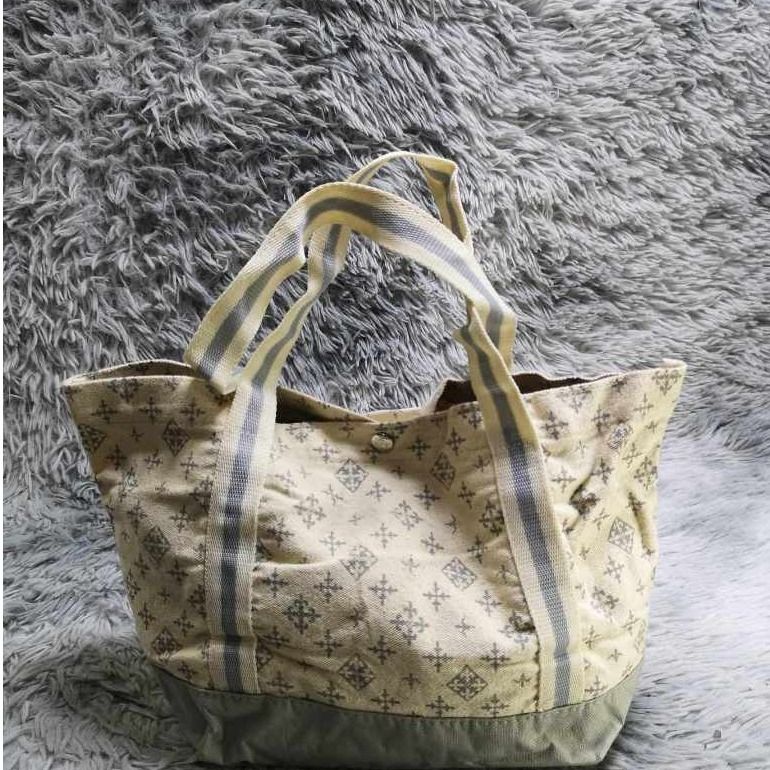 Japanese Monogram Canvas Snap Closure Tote Bag (Category: Tote Bags) located in Santa Cruz. Submitted by jmy_surplus.2 (Listing ID 1462674597, Image 3). Description: Size ; L - 8 W - 13.4 Color ; Beige Type ; Tote Bag Brand ; No brand Material ; Canvas Style ; Snap Closure Tote bag LR 129 JMY 3 Batch #223.