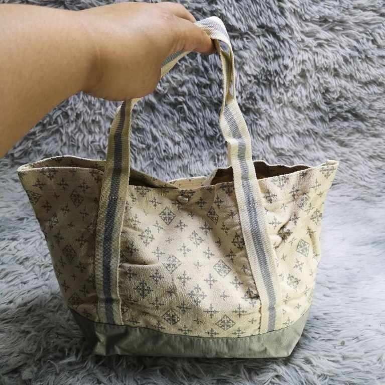 Japanese Monogram Canvas Snap Closure Tote Bag (Category: Tote Bags) located in Santa Cruz. Submitted by jmy_surplus.2 (Listing ID 1462674597, Image 2). Description: Size ; L - 8 W - 13.4 Color ; Beige Type ; Tote Bag Brand ; No brand Material ; Canvas Style ; Snap Closure Tote bag LR 129 JMY 3 Batch #223.