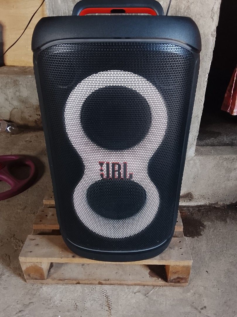 JBL PARTY BOX 520 (Category: Portable Music Players) located in Manila. Submitted by jamelajuan (Listing ID 1462514033, Image 1). Description: jbl party box 320 completely accessories no issue with jbl mic version 2.