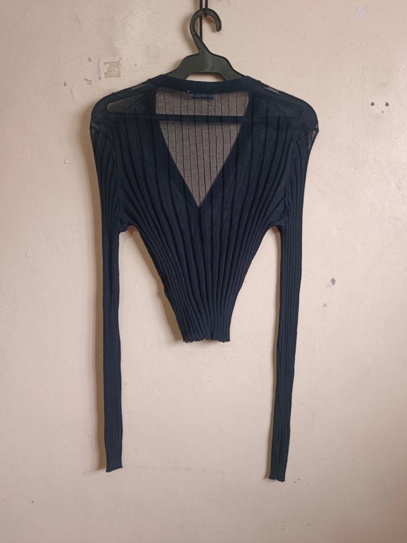 JIL SANDER (Category: Longsleeves) located in Dasmarinas. Submitted by jessputrages (Listing ID 1462597462, Image 2). Description: For sale Jil Sander Excellent condition No issue 800 free ship Pm for more details.