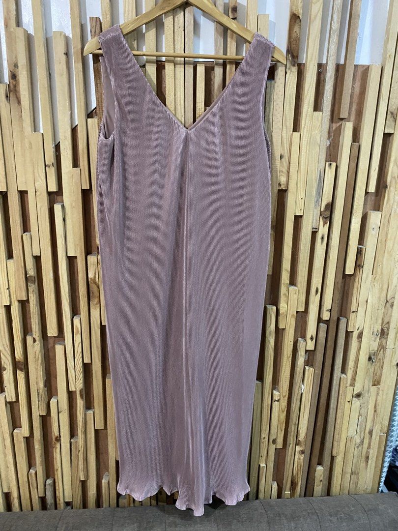 JOA Pleated Dress (Category: Dresses) located in Mabalacat. Submitted by calmrabbit.ae2127 (Listing ID 1462545913, Image 2). Description: .