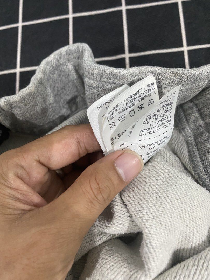 Jordan EST 1985 Grey Short XXL (Category: Activewear) located in Pasig City. Submitted by alhers.417 (Listing ID 1462441064, Image 3). Description: - Brand: Jordan - Color: Grey - Size: XXL - Design: EST 1985 logo - Features: Back pocket with button closure, drawstring waist - Material: Comfortable fabric - Origin: Made in China - decluttering - negotiable .