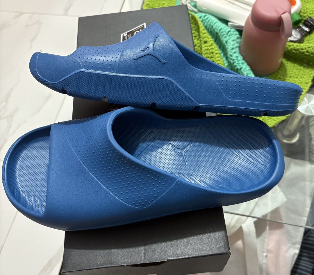 Jordan Men's Post Slides mens us10 (Category: Slippers & Slides) located in Manila. Submitted by shoepatos4u (Listing ID 1462623673, Image 2). Description: Jordan Post Men’s Slides Quick, comfy, cool. These slides are made of robust, flexible foam that will stay secure as you rack up those steps. Wide foot coverage holds your feet in place while the asymmetrical design gives you a distinct look. Foam platform provides lightweight, durable cushion