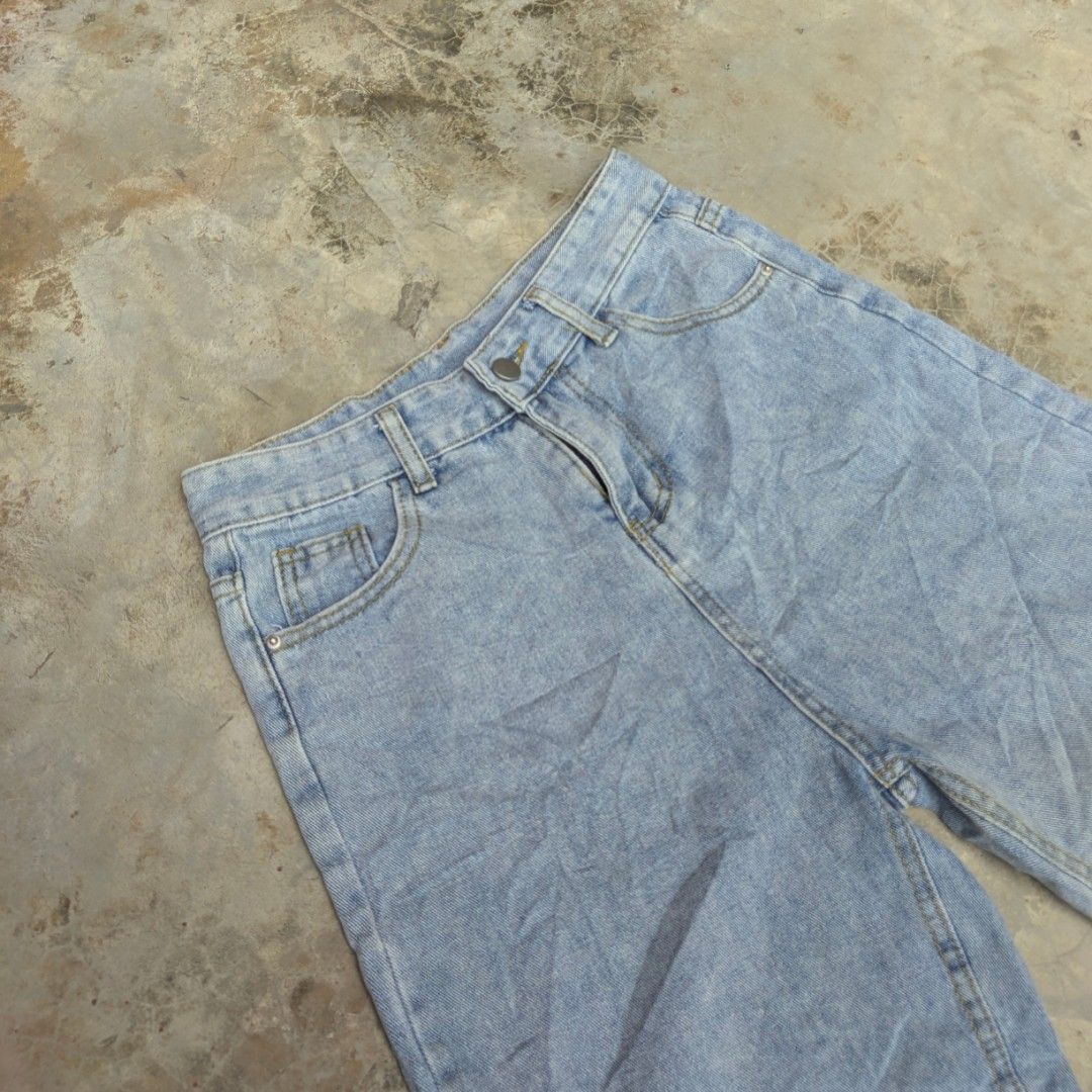 jorts (Category: Shorts) located in Ozamiz City. Submitted by drithrft (Listing ID 1462458199, Image 3). Description: Dimensions (inches) Waist - 28 Length - 19 Thigh - 11.5 Leg opening - 10 Condition - 10/10 Issue - none.