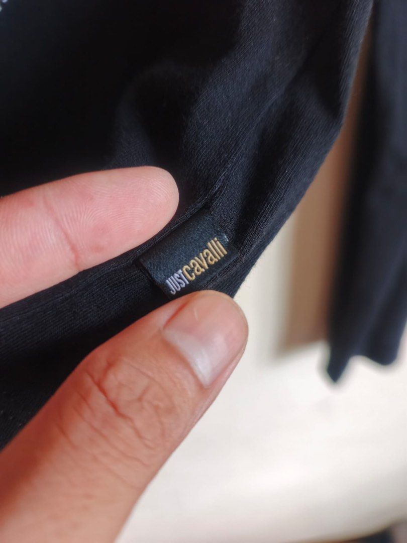 JUST CAVALLI (Category: Longsleeves) located in Dasmarinas. Submitted by jessputrages (Listing ID 1462586754, Image 2). Description: For sale Just Cavalli Excellent condition No issue 750 shipped Pm for more details.