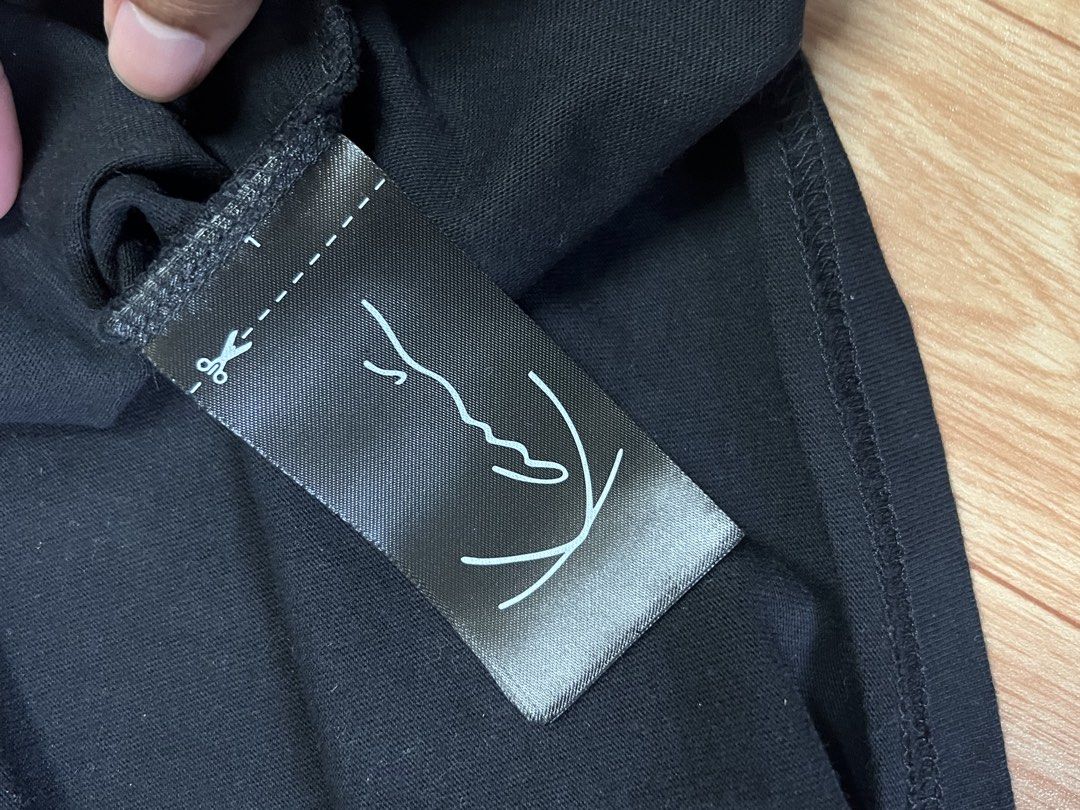 karl kani t shirt (Category: Activewear) located in Caloocan City. Submitted by bryannnnn_1 (Listing ID 1462541346, Image 3). Description: .