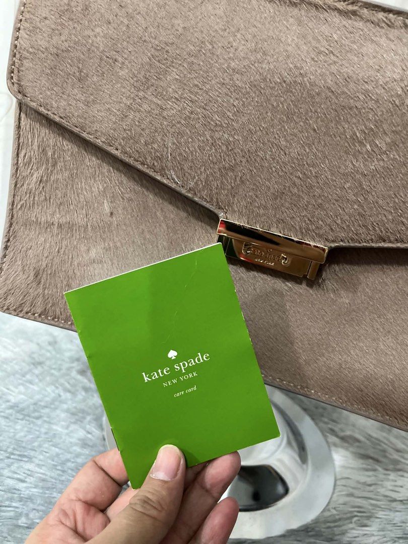 Kate Spade (Category: Shoulder Bags) located in San Jacinto. Submitted by kellysthrift_ (Listing ID 1462541242, Image 2). Description: Kate spade with card.
