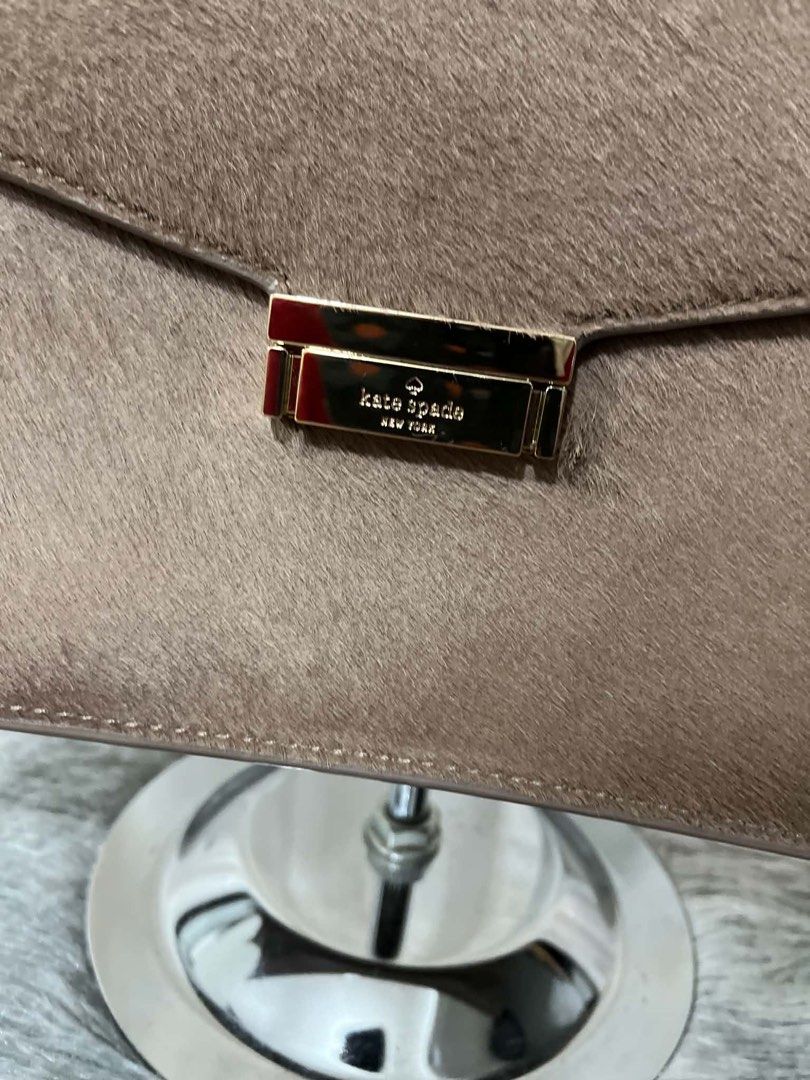 Kate Spade (Category: Shoulder Bags) located in San Jacinto. Submitted by kellysthrift_ (Listing ID 1462541242, Image 3). Description: Kate spade with card.
