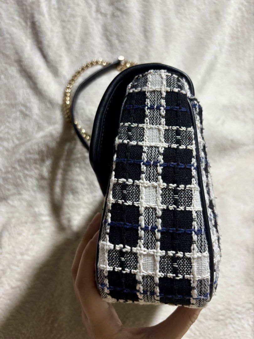 Kate Spade Carey Medium Flap Shoulder Bag (Category: Luxury Bags & Wallets) located in Quezon City. Submitted by _aritan (Listing ID 1462518186, Image 3). Description: - Authentic Kate Spade shoulder bag - Stylish black and white plaid pattern RFS: di na nagagamit Loc: quezon city MOD: Lalamove / Gogo Express / Meet up @ Fishermall QC - SF shoulder by buyer MOP: GCash.