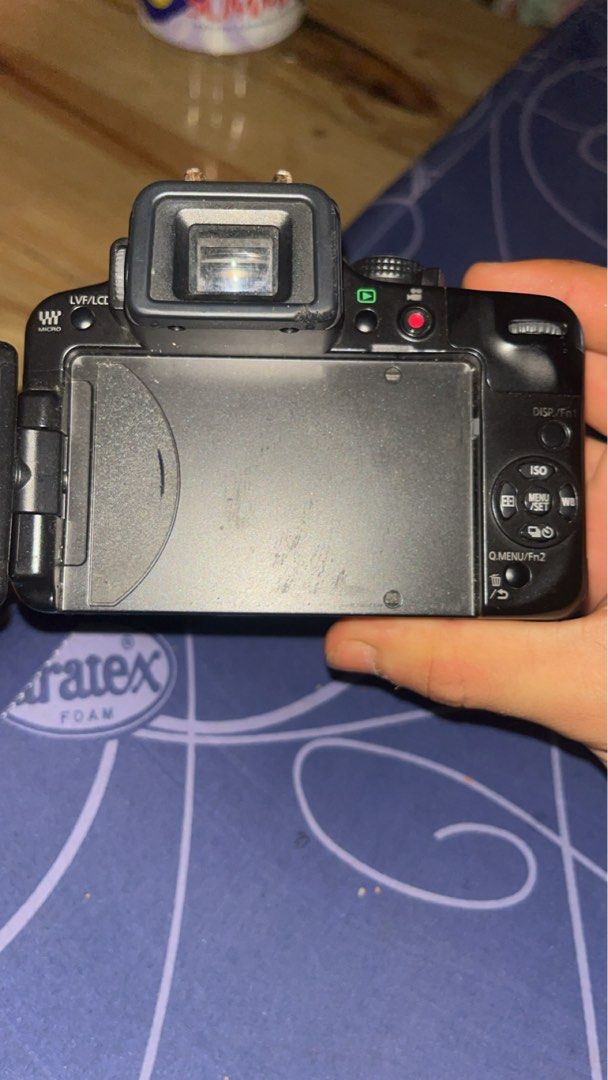 kd (Category: Cameras) located in Manila. Submitted by roman441 (Listing ID 1462483459, Image 3). Description: 📸 Panasonic Lumix DMC-G3 + 14–45mm Lens Bundle – ₱9,500 Slightly Negotiable Selling my Panasonic Lumix DMC-G3 mirrorless camera with Lumix 14–45mm lens. ✅ Fully working and takes good photos ✅ 14–45mm zoom lens ✅ 64GB SanDisk SD card included ✅ Original Panasonic charger included ✅ Everything is working properly ⚠️ Has some visible scra