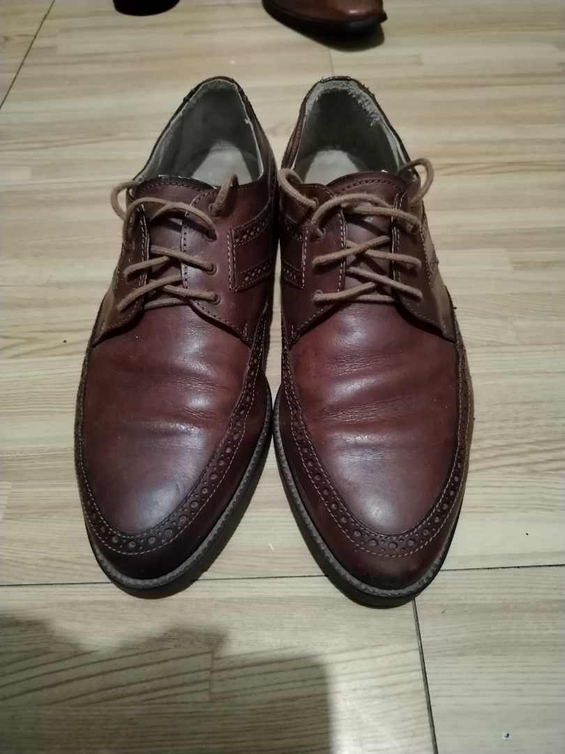 Kenneth Cole New York Brown Leather Wingtip Brogues (Category: Dress Shoes) located in Bacoor. Submitted by joshuaie (Listing ID 1462460918, Image 1). Description: ➡️ Still in Good Condition ➡️ Not the Original Lace ➡️ Issue: Heel drag Pm me for more info.