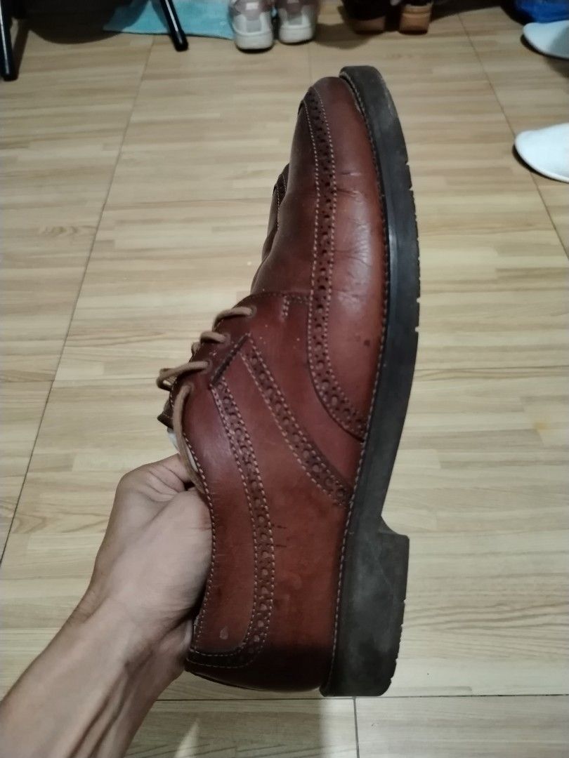 Kenneth Cole New York Brown Leather Wingtip Brogues (Category: Dress Shoes) located in Bacoor. Submitted by joshuaie (Listing ID 1462460918, Image 3). Description: ➡️ Still in Good Condition ➡️ Not the Original Lace ➡️ Issue: Heel drag Pm me for more info.
