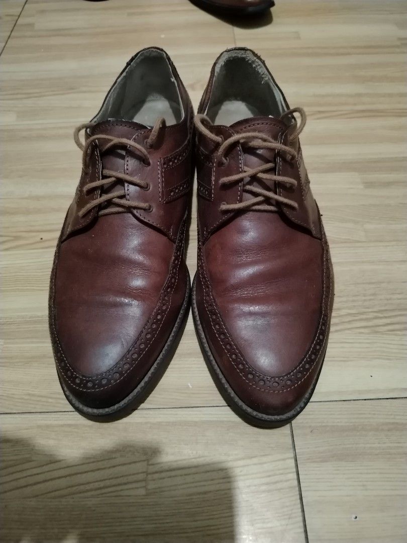 Kenneth Cole New York Brown Leather Wingtip Brogues (Category: Dress Shoes) located in Bacoor. Submitted by joshuaie (Listing ID 1462460918, Image 2). Description: ➡️ Still in Good Condition ➡️ Not the Original Lace ➡️ Issue: Heel drag Pm me for more info.