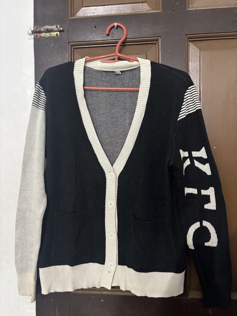 KFC CARDIGAN (Category: Coats, Jackets and Outerwear) located in San Fernando. Submitted by astrid_07 (Listing ID 1462623544, Image 1). Description: KFC CARDIGAN BLACK AND WHITE GOOD FOR SIZE MEDIUM TO LARGE 300 + SF .