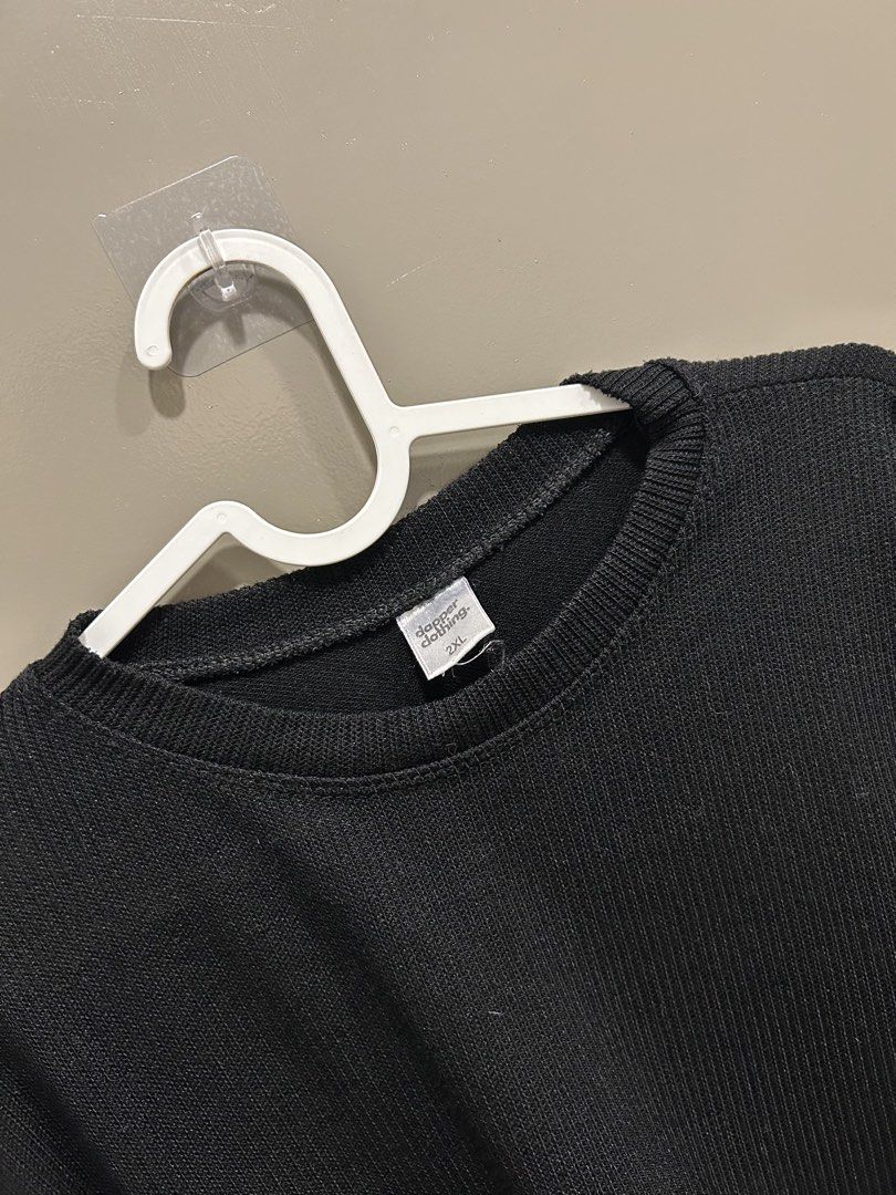 Knit Sweater Size XXL (Category: Coats, Jackets and Outerwear) located in Quezon City. Submitted by k.srn17 (Listing ID 1462593646, Image 3). Description: MENS PLUS SIZE Knitted sweater black Size XXL Dimensions (inches): 25W 29L Condition: Like New No issues Location: Cubao QC Mode of Payment: Gcash, Bank transfer Price negotiable, PM me!.