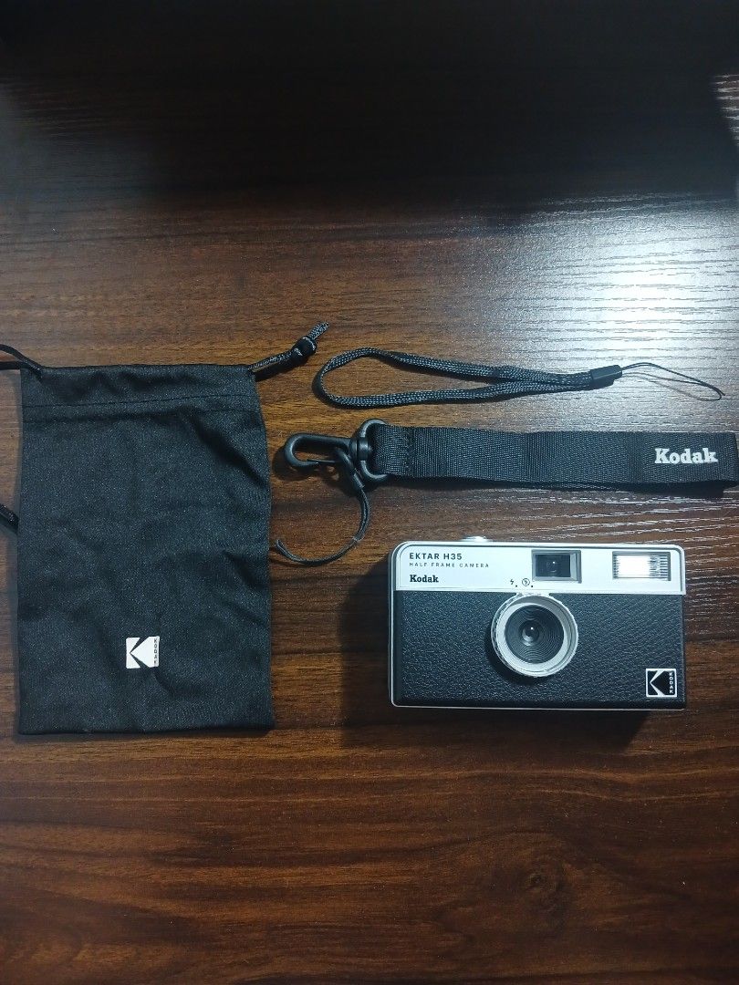 Kodak Ektar H35 (Category: Cameras) located in Marikina City. Submitted by patato.o (Listing ID 1462629621, Image 2). Description: Kodak Ektar H35 w/ bag and strap ✅️ working flash.