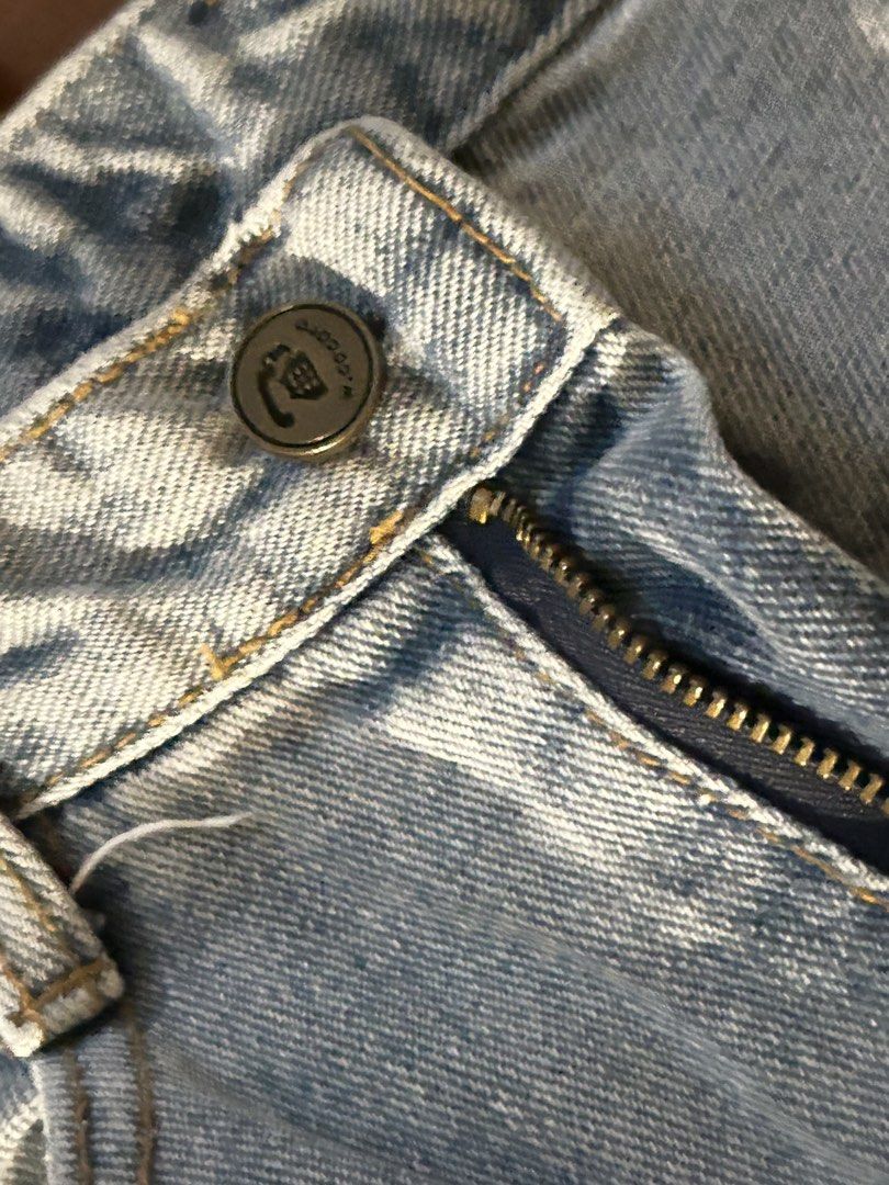 Korean Straight Cut Jeans/Pants (Category: Jeans) located in Taguig. Submitted by weidhen (Listing ID 1462572448, Image 3). Description: Waist- 22 Length- 32.