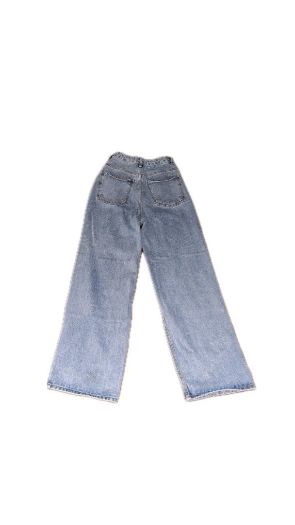 Korean Straight Cut Jeans/Pants (Category: Jeans) located in Taguig. Submitted by weidhen (Listing ID 1462572448, Image 2). Description: Waist- 22 Length- 32.