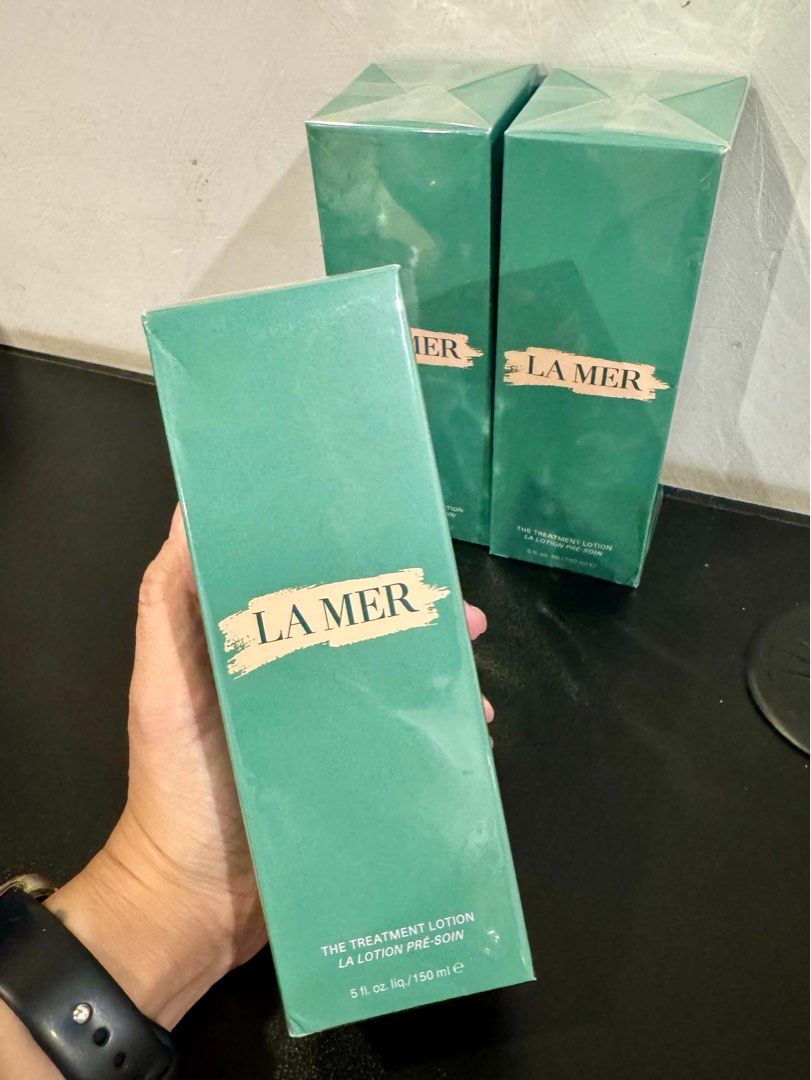 La Mer The Treatment Lotion 150ml (Category: Face Care) located in Makati City. Submitted by akosimawilyn (Listing ID 1462582998, Image 3). Description: AUTHENTIC and BRAND NEW 💯 Specially formulated for oilier skin types, the La Mer The Balancing Treatment Lotion energizes and equilibrates skin while providing gentle, purifying care for pores, helping to refine and reduce shine to reveal clearer, more translucent skin from within. SRP: Php 11,1