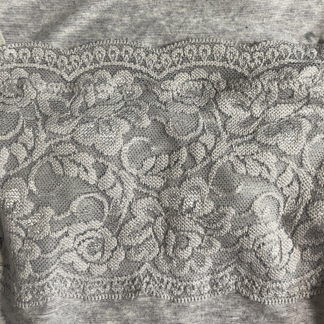 Lace gray basic panel tank top (Category: Sleeveless) located in Baguio. Submitted by emira.seoul (Listing ID 1462512640, Image 3). Description: - new condition - no flaws - size small to medium - washed and ready to use ᥫ᭡.ִֶָ𓂃.