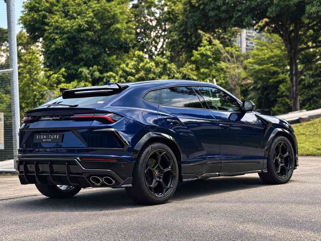 Lamborghini Urus 4.0 V8 (A) (Category: Used Cars) located in Singapore. Submitted by signaturemotors (Listing ID 1462467886, Image 3). Description: Showroom: 237 ALEXANDRA ROAD 237 Alexandra Road #02-04 Singapore 159929 Highest optioned unit in the market! Alcantra headlining with 2 tone Nappa leather. Fully agent maintained and serviced. Full records available. Extended warranty until Nov 2027. Excellent condition verifiable by Lamborghini singa