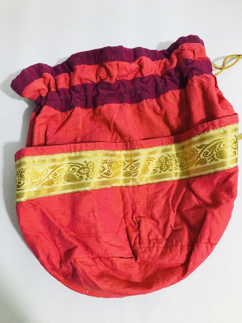 LARGE DRAWSTRING BAG (Category: Tote Bags) located in Gamu. Submitted by 2022bagsbunny (Listing ID 1462489740, Image 1). Description: .