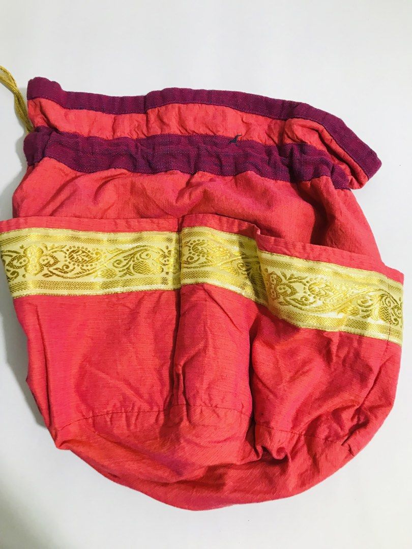 LARGE DRAWSTRING BAG (Category: Tote Bags) located in Gamu. Submitted by 2022bagsbunny (Listing ID 1462489740, Image 2). Description: .