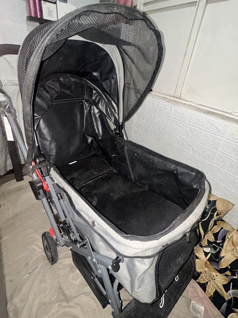 LARGE DURABLE PET STROLLER FOR CATS AND DOGS (Category: Homes & Other Pet Accessories) located in San Jose. Submitted by uniquef1nds (Listing ID 1462616391, Image 2). Description: For sale — spacious & sturdy pet stroller, perfect for cats and small to medium-sized dogs! 🐾 ✨ Reversible — can be used facing you or facing forward ✨ Large & spacious interior ✨ Sturdy & durable frame ✨ Breathable mesh & good ventilation ✨ With canopy for added prote