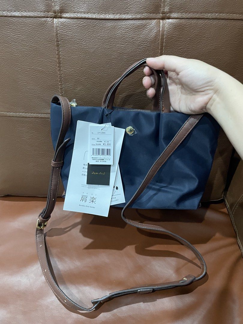 Legato Largo Mini Burden Free Sling Bag (Category: Cross-body Bags) located in Imus. Submitted by daaayan123 (Listing ID 1462515876, Image 3). Description: .