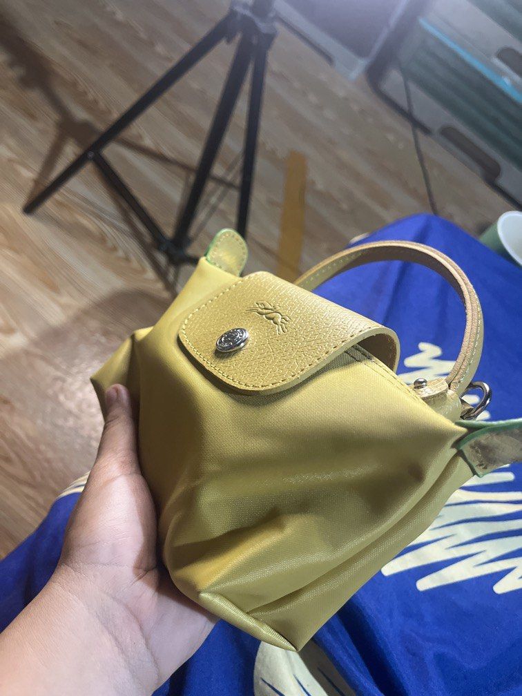 Lemonade LC (Category: Cross-body Bags) located in San Jacinto. Submitted by kellysthrift_ (Listing ID 1462475227, Image 2). Description: LC lemon crossbody.