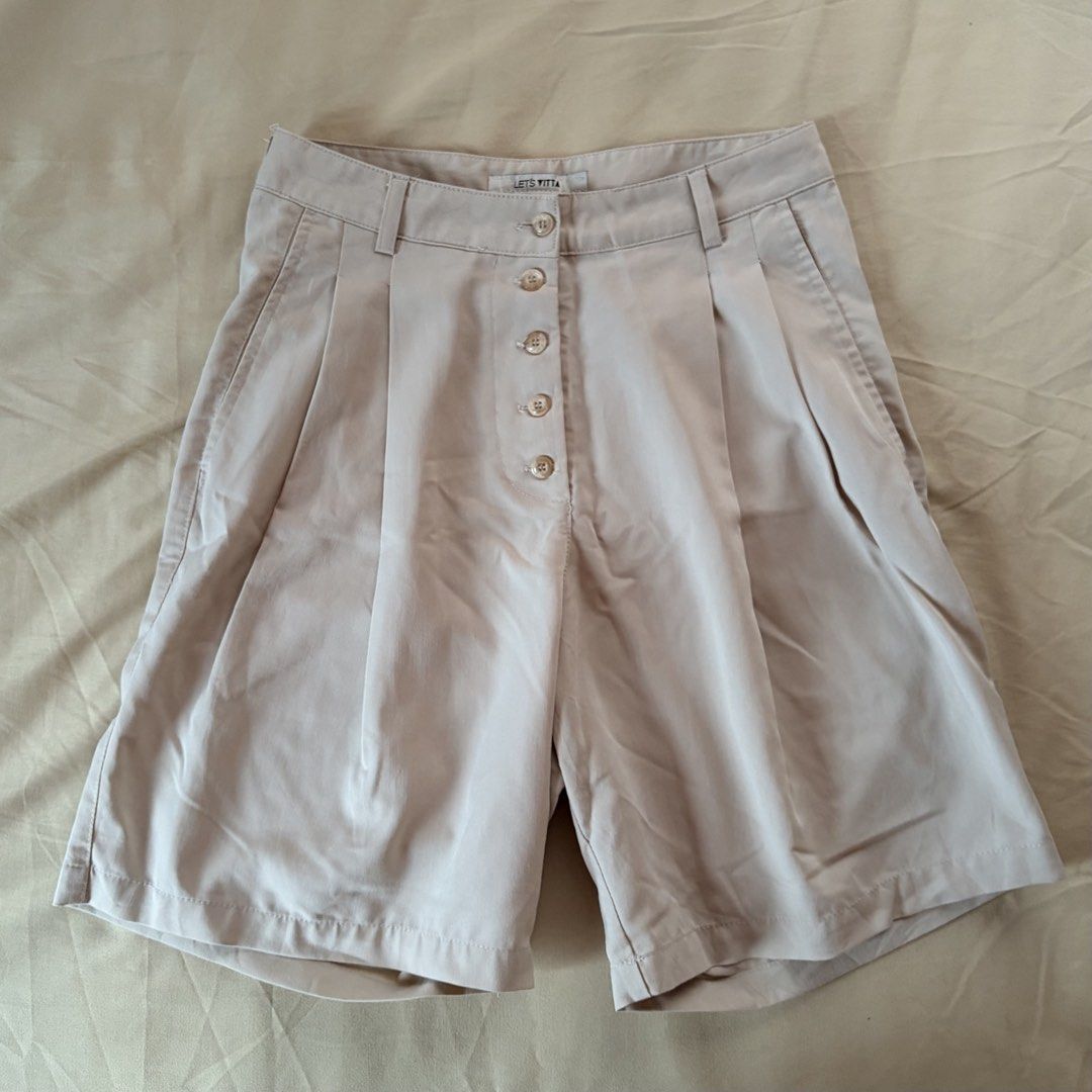 LETS VITTA Beige Pleated Button-Up Shorts Size S (Category: Shorts) located in Tabaco. Submitted by shae_3 (Listing ID 1462494829, Image 1). Description: - Brand: LETS VITTA - Color: Beige - Waist: 26 inches - Features: Pleated front, button-up closure - Fabric: Smooth - Care Instructions: Dry clean or hand wash only, do not bleach, wash separately, hang dry..