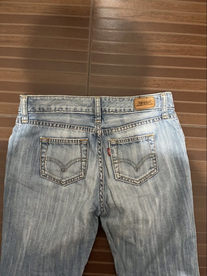 Levi's 505 Light Wash Denim Jeans (Category: Jeans) located in Manila. Submitted by cypher05 (Listing ID 1462613748, Image 3). Description: - Classic light wash Levi's jeans - Straight leg fit - Button fly closure - Iconic red tab and leather patch - Ideal for everyday wear - Wardrobe essential.