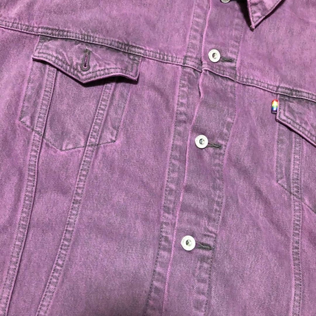 Levi's Denim Jacket (Category: Activewear) located in Camiling. Submitted by thriftscape2024 (Listing ID 1462590117, Image 3). Description: Excellent Condition Color rate: 9/10 Issue: ❌❌❌ Dimes: W29xL29.