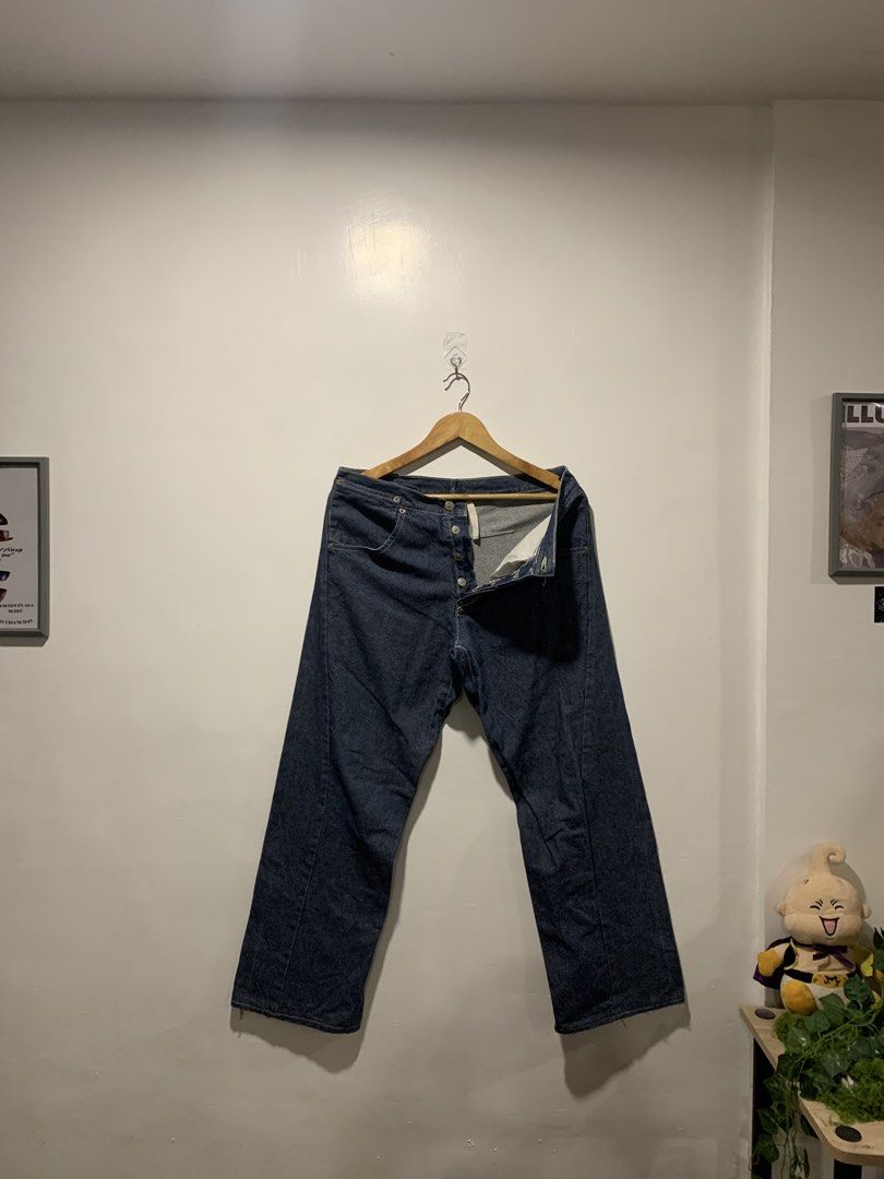 LEVI’S ENGINEERED JEANS NO BUCKLE! 👊 (Category: Jeans) located in Davao. Submitted by armanlinaojr. (Listing ID 1462607468, Image 2). Description: Accepting offers! waistline 34 thigh 14.5 lenght 38 hem 9.8 - ready to wear - crispy condition - issue no buckle, clean cut - negotiable piece - open for double checking - pay now ship later .